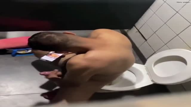 Jock guy jerkin off 