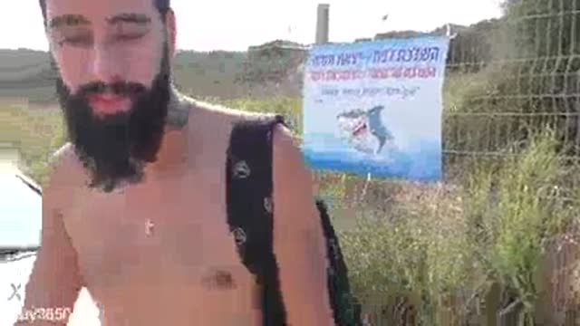 Palestinian guy passes the border to cruise in Israel