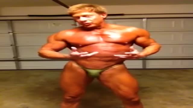 White dude with nice body 