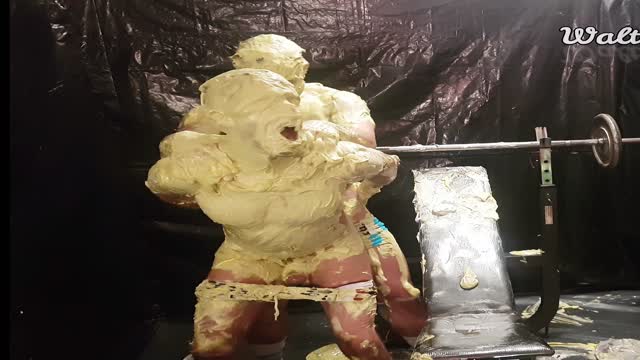 Gunge sex in gym in slowmo