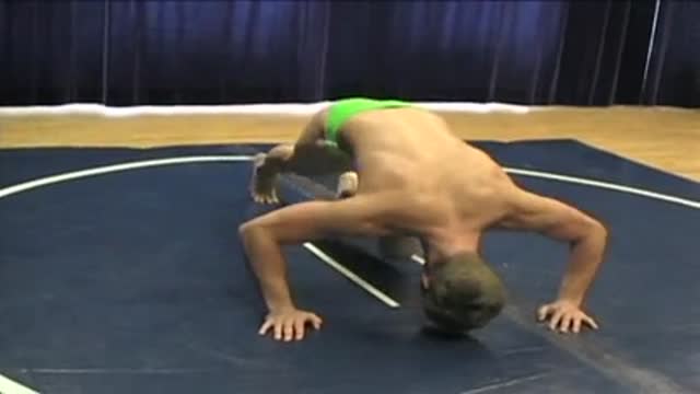 muscle hunks wrestle