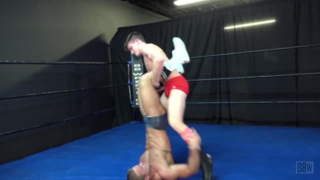 Tanner vs Jake hot match