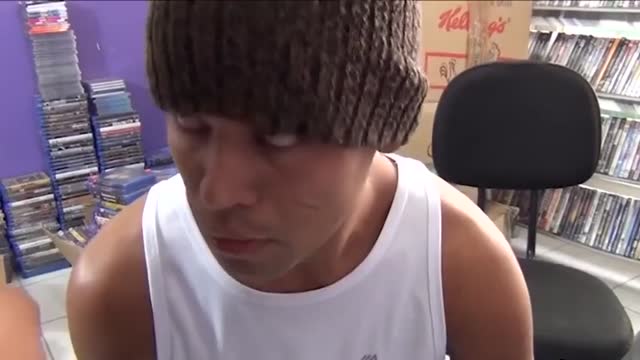 Thief Caught by Security Guard!