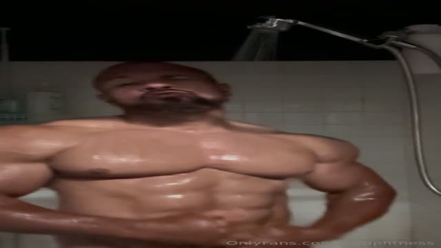 Pro IFBB Butt BB Damien Patrick Shower 1