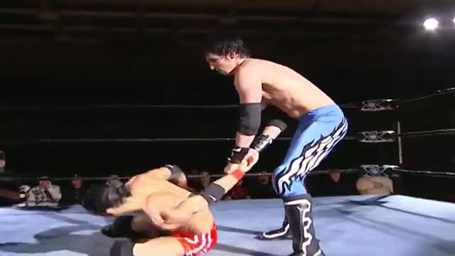 Chuck Taylor vs Ricochet 3