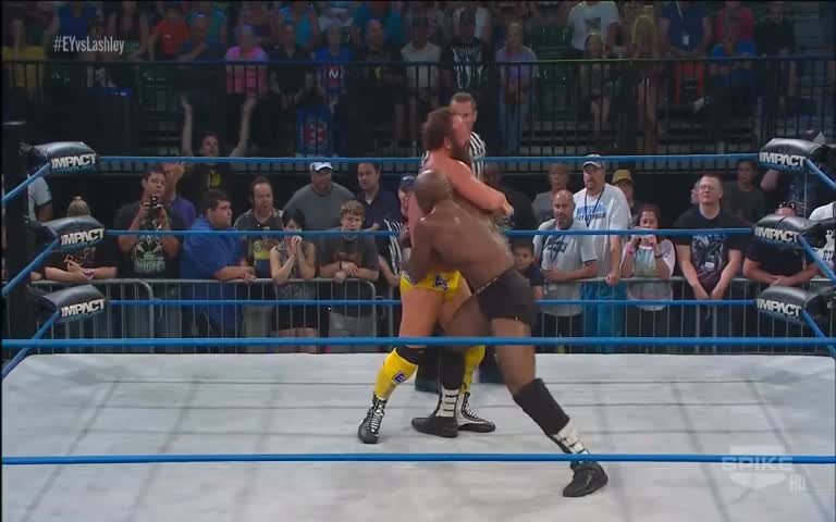 Bobby Lashley bearhugs Eric Young