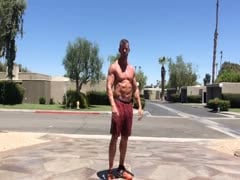 muscle dilf jerks off in public