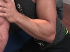 Not invited muscle guy to fuck