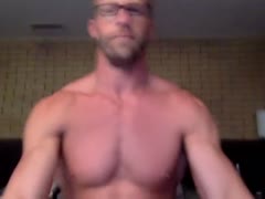 dilf showers on cam