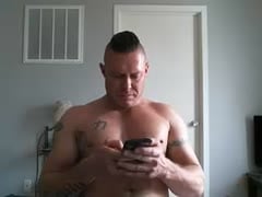 beefy hunk shows off on cam