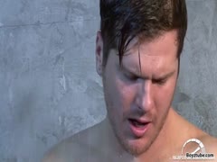 Parker jerks off in the shower
