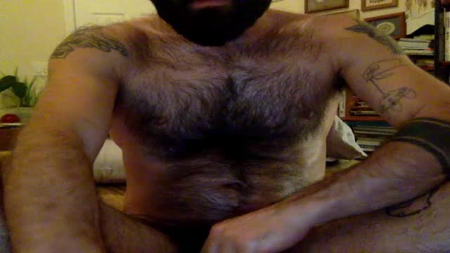 Hairy guy jerking on cam