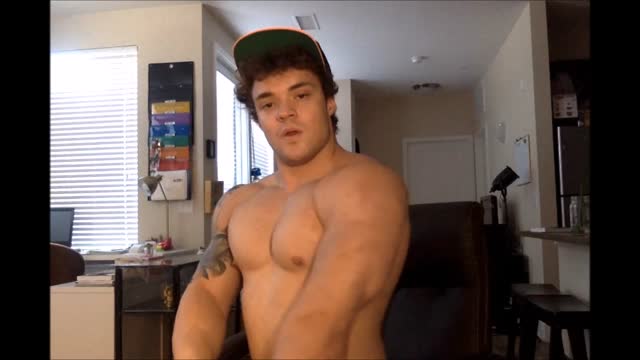 teen bodybuilder flex and jerk off