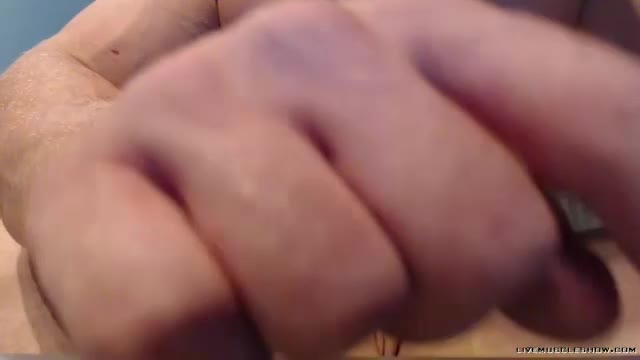 Bodybuilder on cam 