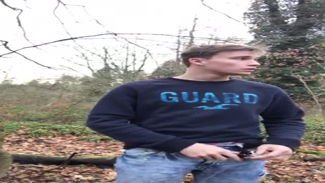A Guilty Wank Outdoors !