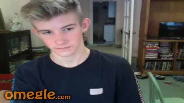CUTE BLOND BOY WANKS