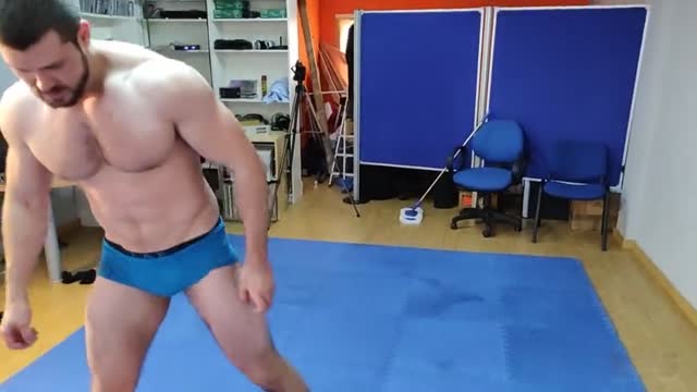 Bigger v smaller muscle wrestling