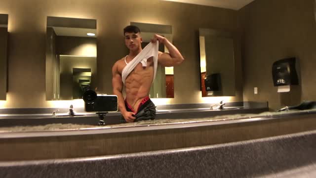 19 years old shredded bodybuilder