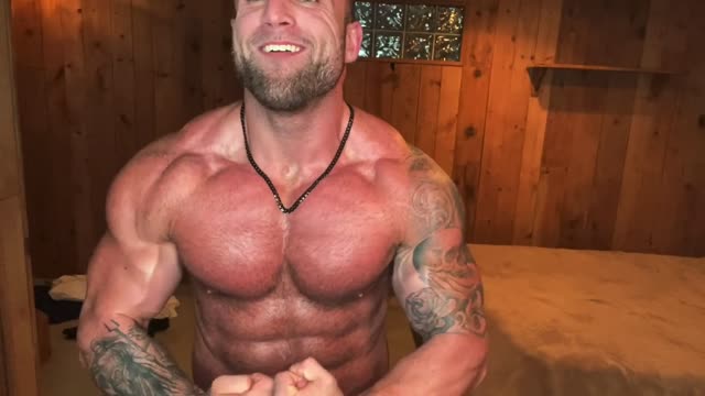 Gunnar flexing