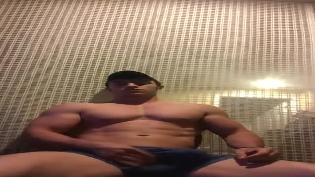 Muscle dude jerks