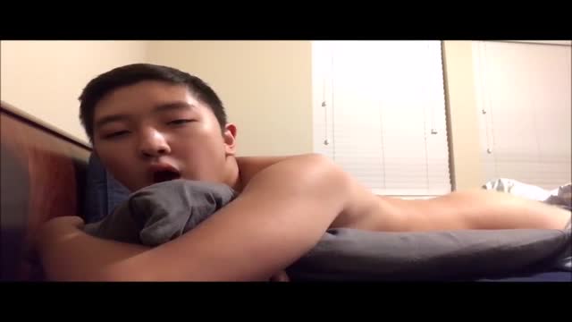 Young Asian cumshot in own mouth