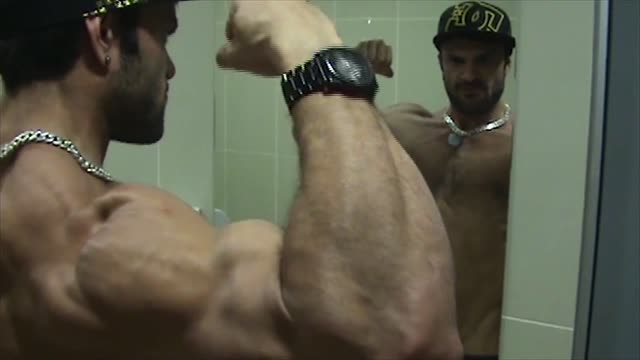 Rogan jerks off in the lockerroom
