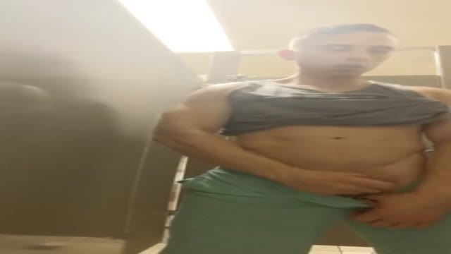 Hot Guy jerks off in bathroom stall