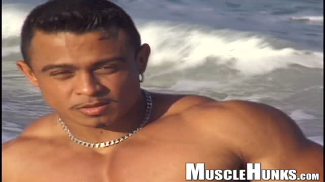 MH Carlos at the Beach & JO