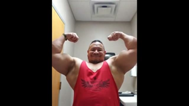 Bodybuilder flexing on cam