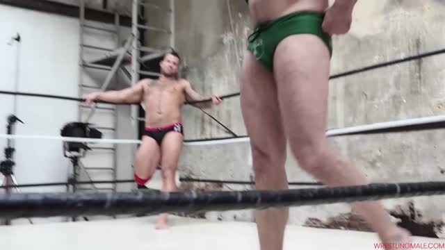 Big US Beefy Prowretsler vs French   Grappler!