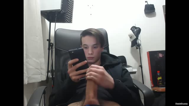 Huge dick twink cam cum