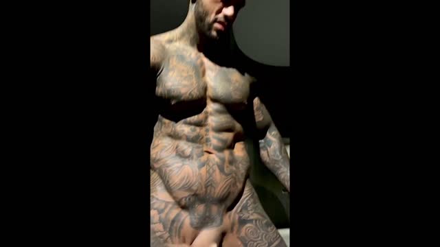 Sexy bodybuilder flex 