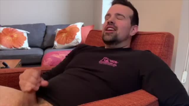 very verbal stud jerking off