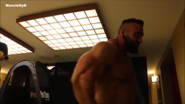 Bodybuilder tanning