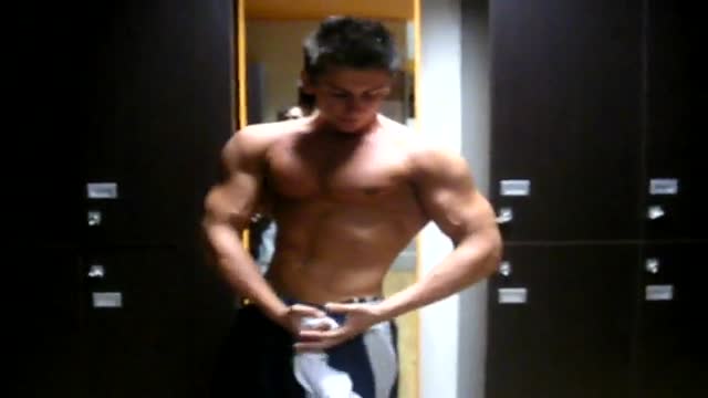 Muscle Twink - Locker Room Posing