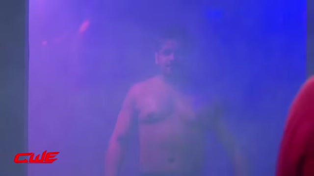 beefy guys fighting