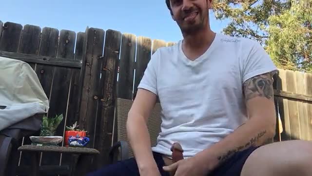 guy  es on himself