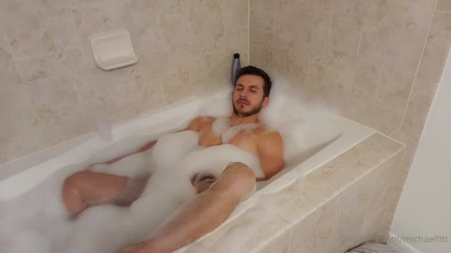 Michael Fitt - stroking in the bubble bath