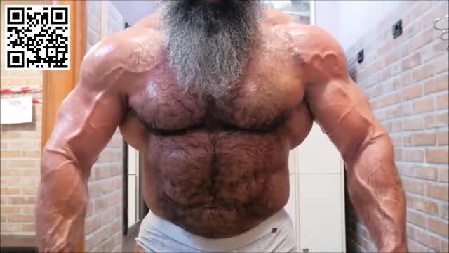 bearded italian bodybuilder