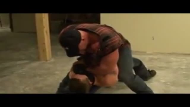 Big Bodybuilder Smaller muscle guy