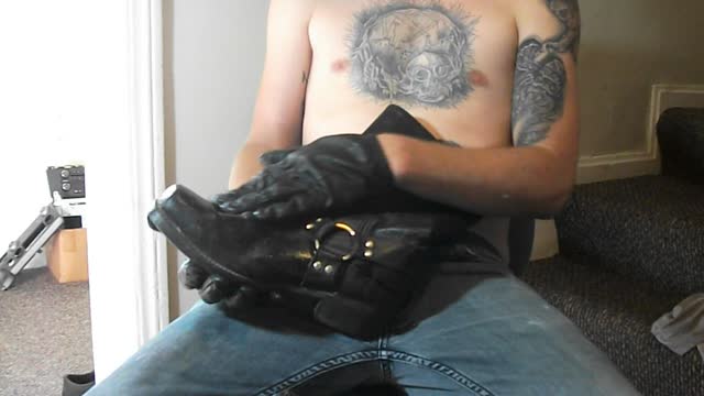 SEAMUS AND BOOTS cum shot