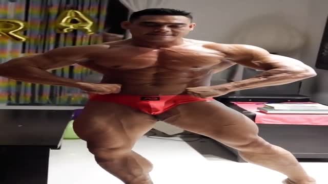 Bodybuilder Posing Practise