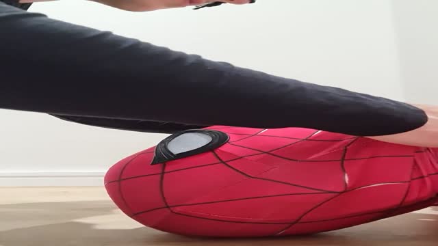 Spidey gay kiss
