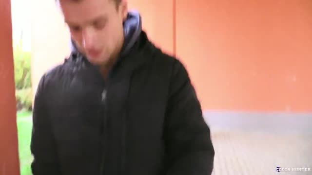 Str8 Waiter on the Street