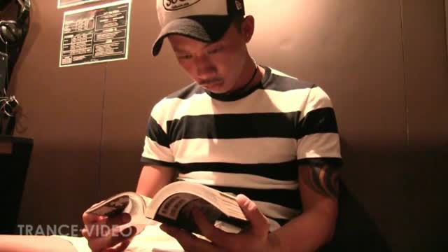 hot video (booth)...horny dude!!