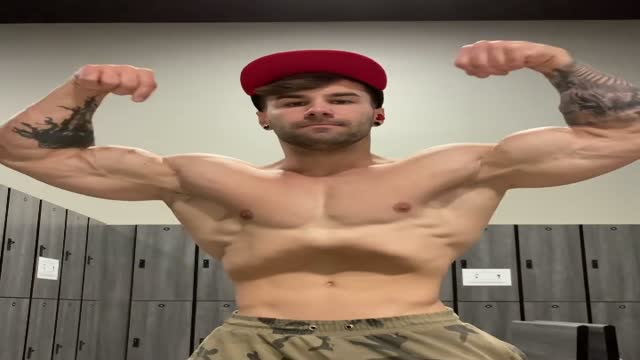 Hot Muscle Jock Shows Off