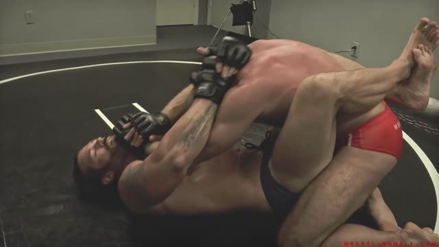 Joey Nux vs .Dan /Gut bash compet