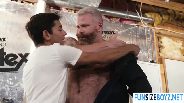 Sweet twink Damien analed by muscle hunk handyman Cain Marko
