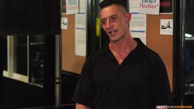  coach-jax-thirio-bareback-masyn-thorne-at-the-gym