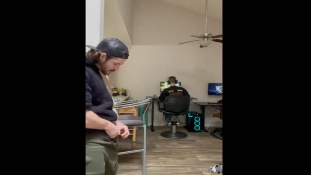Oblivious room mate